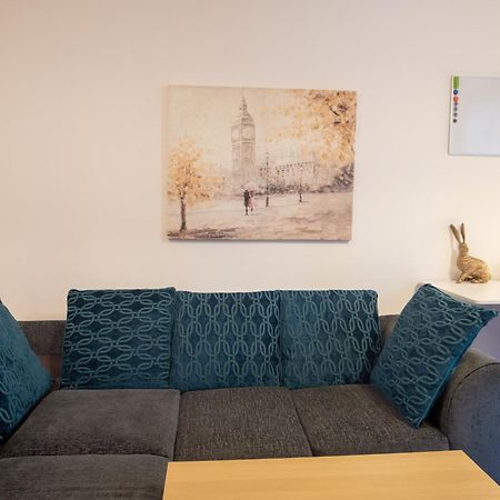 Spacious 1 Bed Apartment With Workspace, Coffee & Free Secure Parking Бирмингем Экстерьер фото