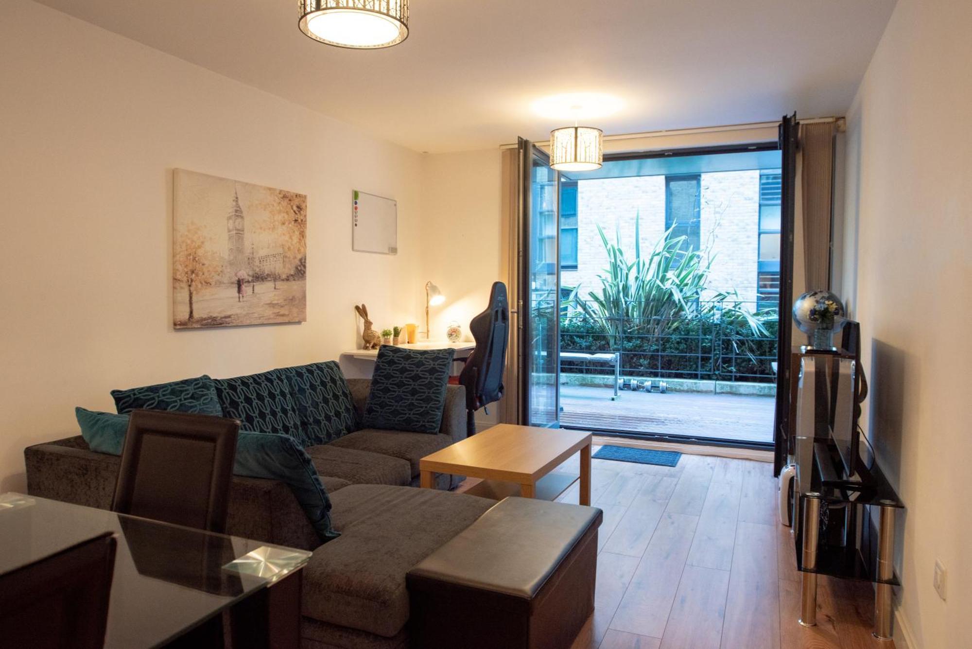 Spacious 1 Bed Apartment With Workspace, Coffee & Free Secure Parking Бирмингем Экстерьер фото