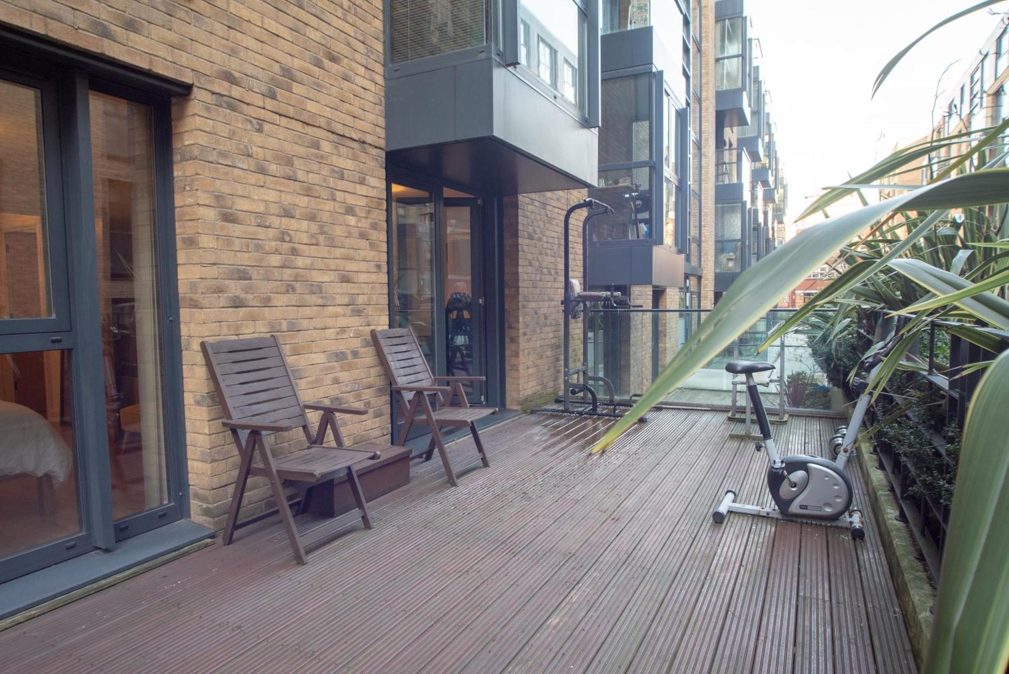 Spacious 1 Bed Apartment With Workspace, Coffee & Free Secure Parking Бирмингем Экстерьер фото