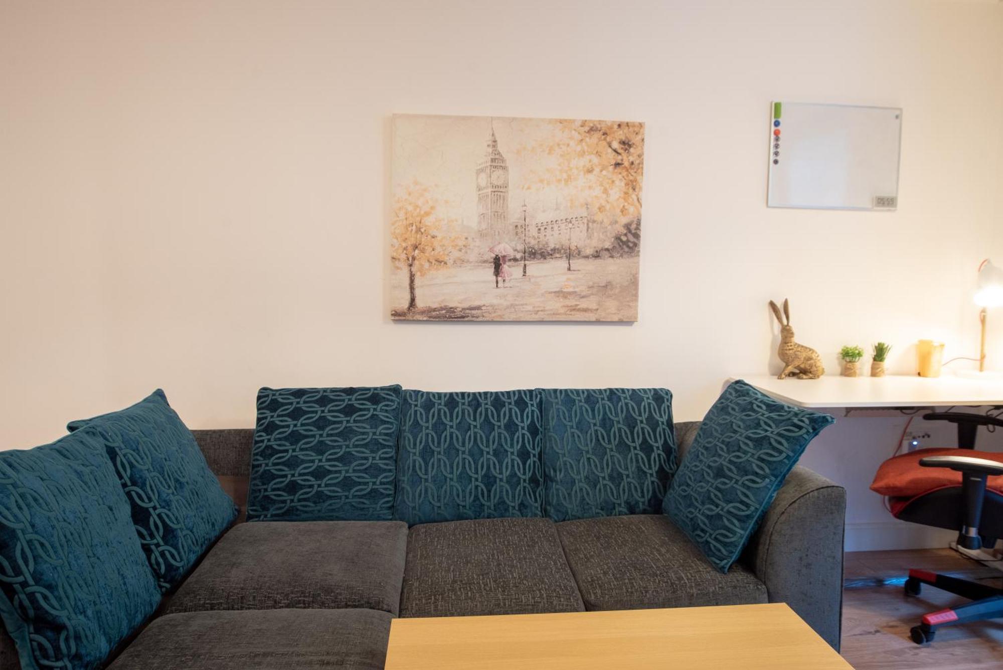 Spacious 1 Bed Apartment With Workspace, Coffee & Free Secure Parking Бирмингем Экстерьер фото