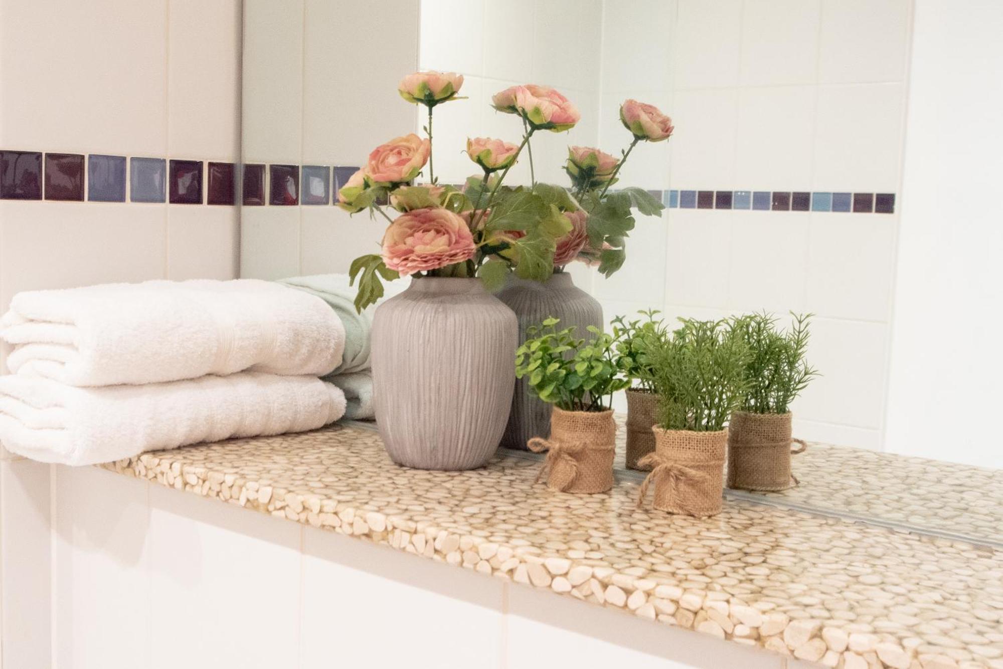 Spacious 1 Bed Apartment With Workspace, Coffee & Free Secure Parking Бирмингем Экстерьер фото