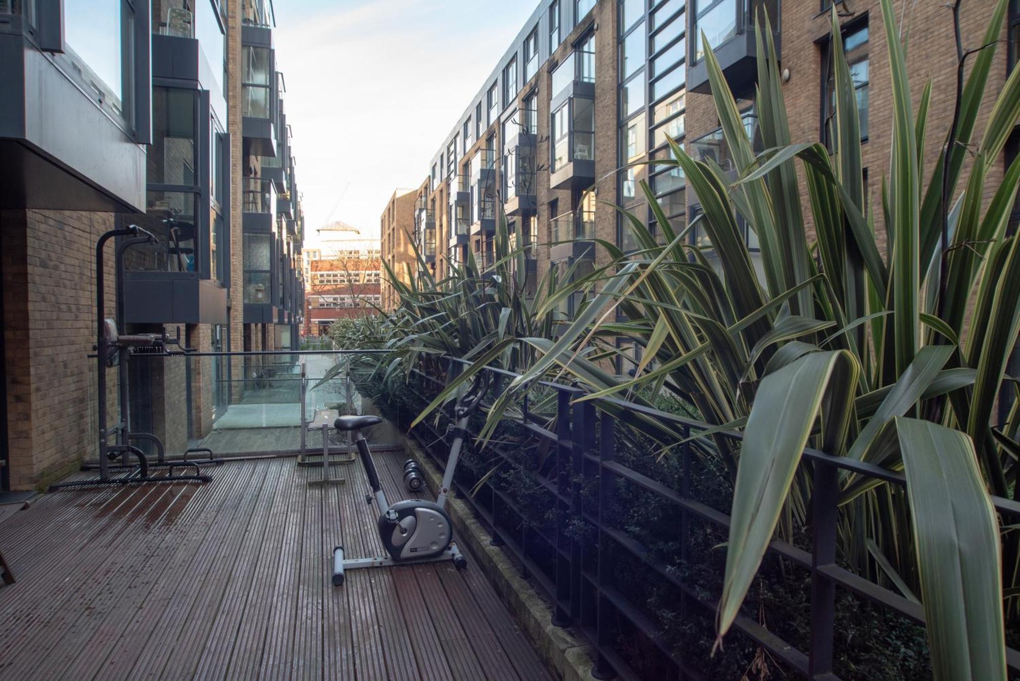 Spacious 1 Bed Apartment With Workspace, Coffee & Free Secure Parking Бирмингем Экстерьер фото