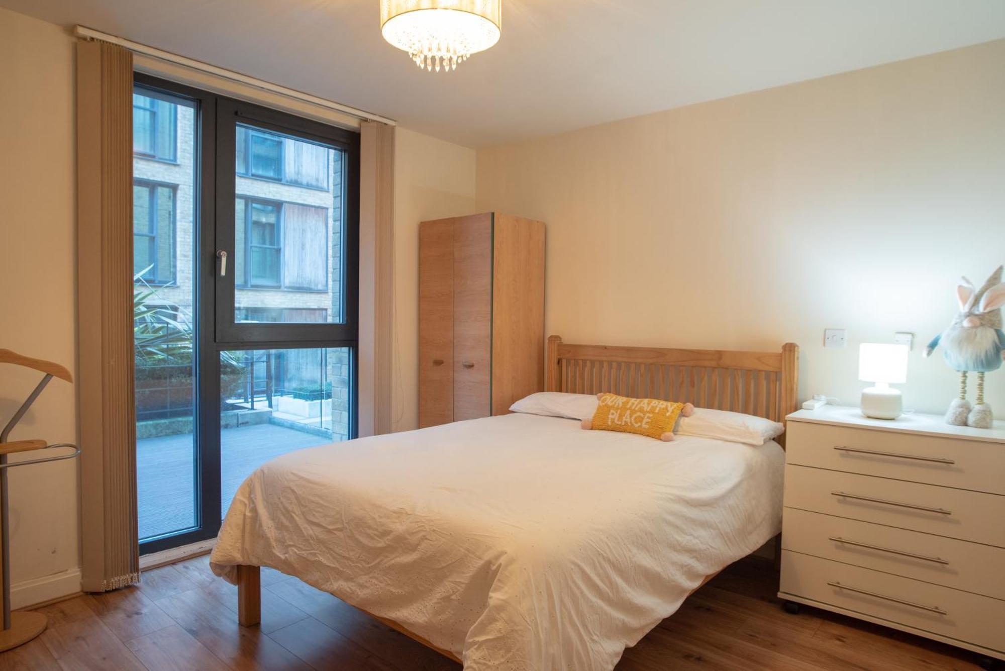Spacious 1 Bed Apartment With Workspace, Coffee & Free Secure Parking Бирмингем Экстерьер фото