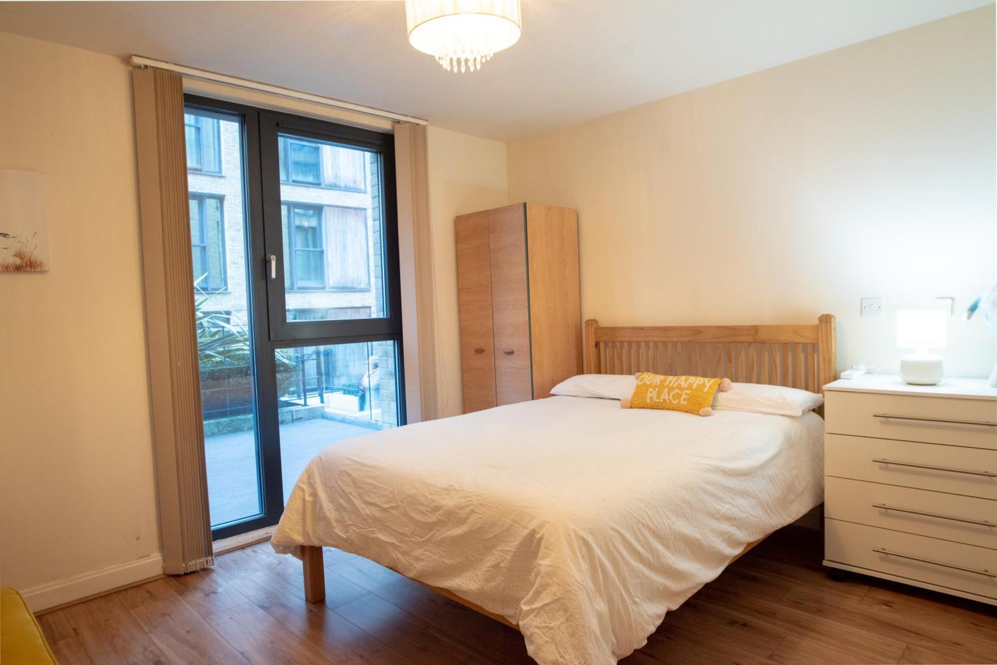 Spacious 1 Bed Apartment With Workspace, Coffee & Free Secure Parking Бирмингем Экстерьер фото