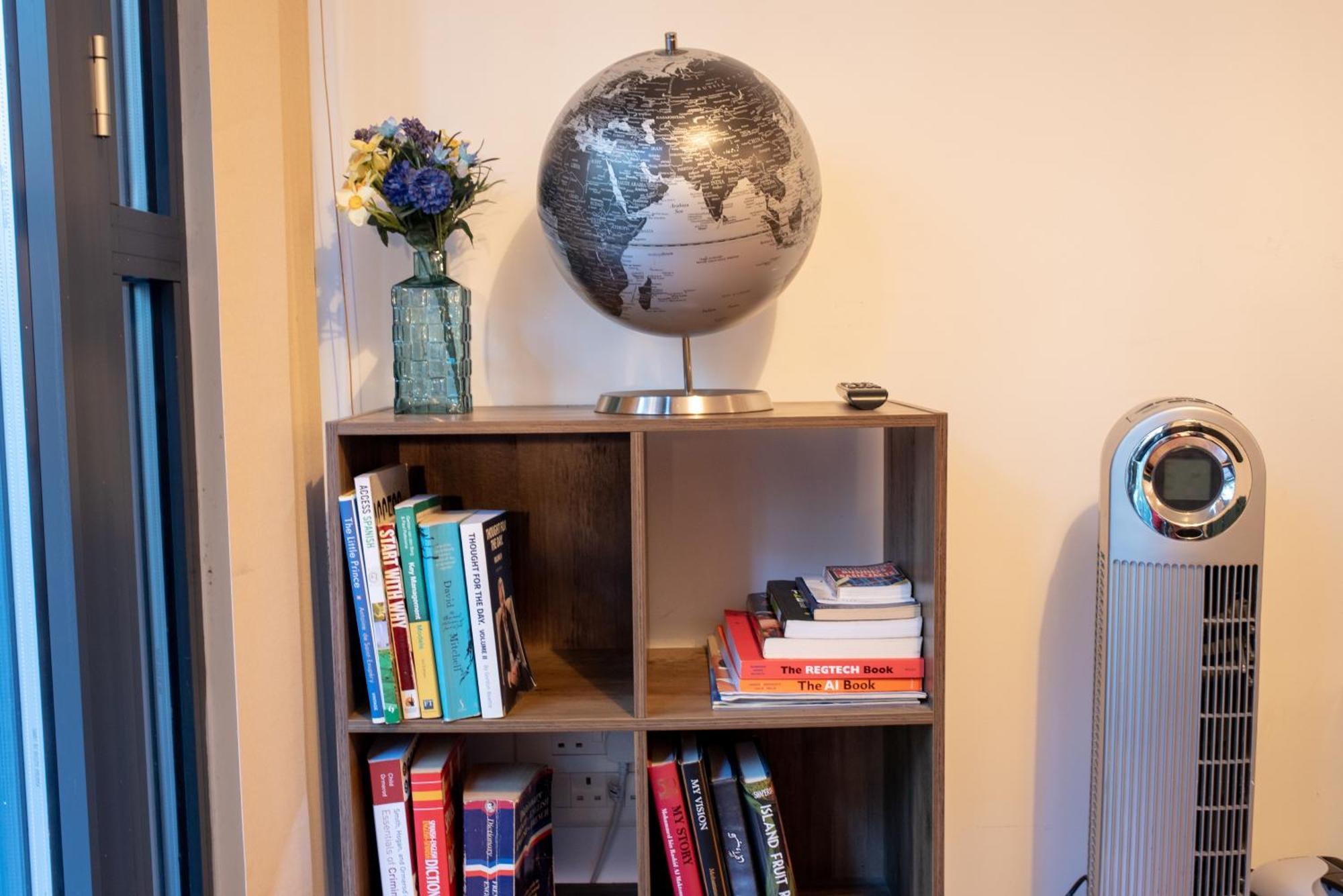 Spacious 1 Bed Apartment With Workspace, Coffee & Free Secure Parking Бирмингем Экстерьер фото