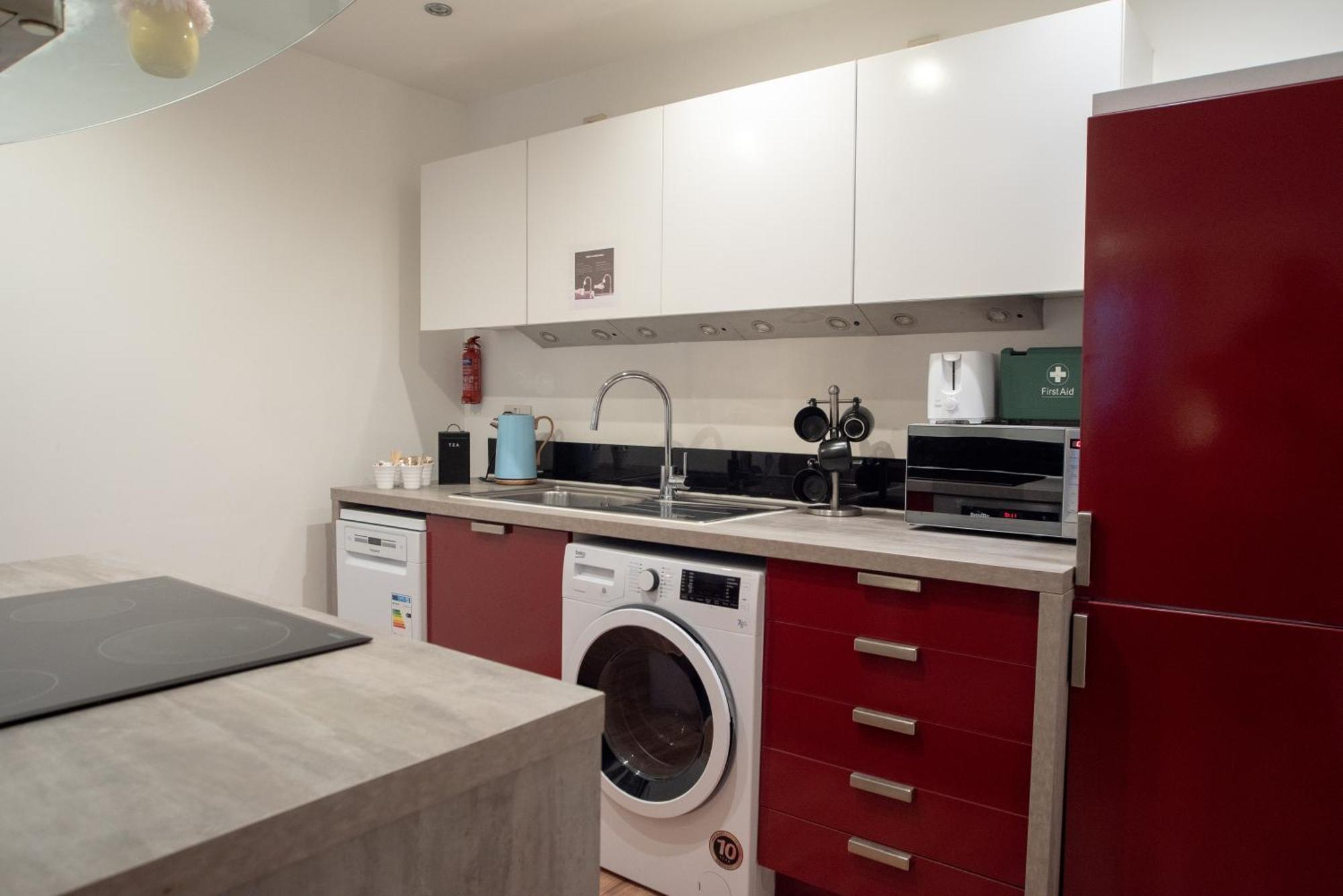 Spacious 1 Bed Apartment With Workspace, Coffee & Free Secure Parking Бирмингем Экстерьер фото