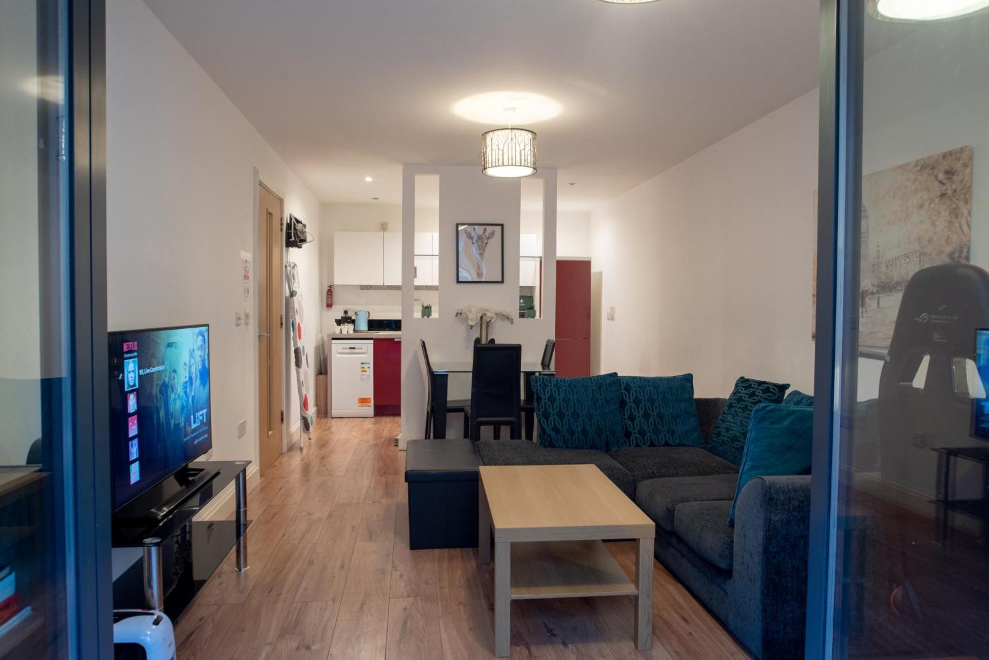 Spacious 1 Bed Apartment With Workspace, Coffee & Free Secure Parking Бирмингем Экстерьер фото
