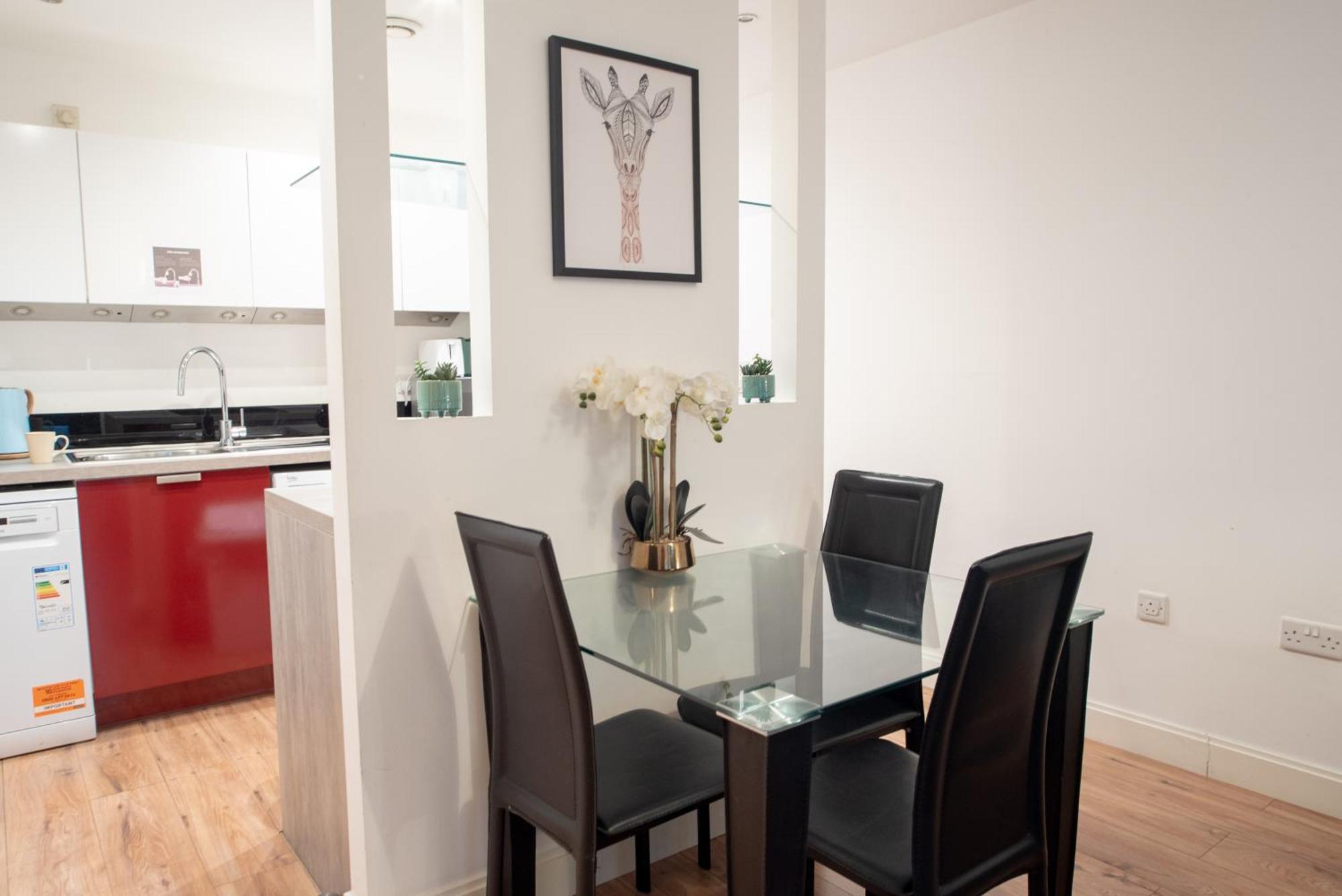 Spacious 1 Bed Apartment With Workspace, Coffee & Free Secure Parking Бирмингем Экстерьер фото