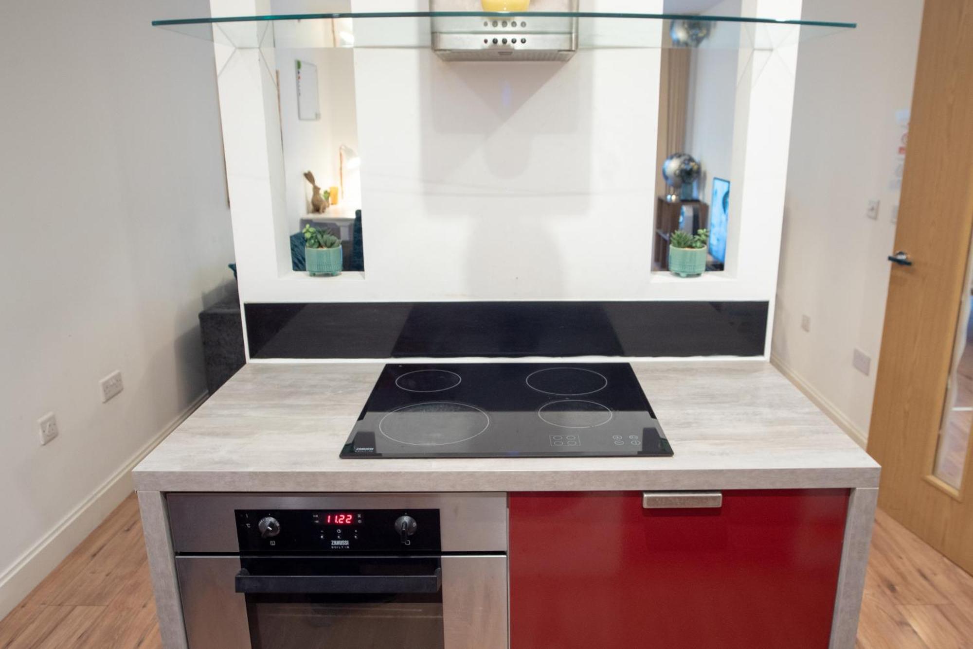 Spacious 1 Bed Apartment With Workspace, Coffee & Free Secure Parking Бирмингем Экстерьер фото